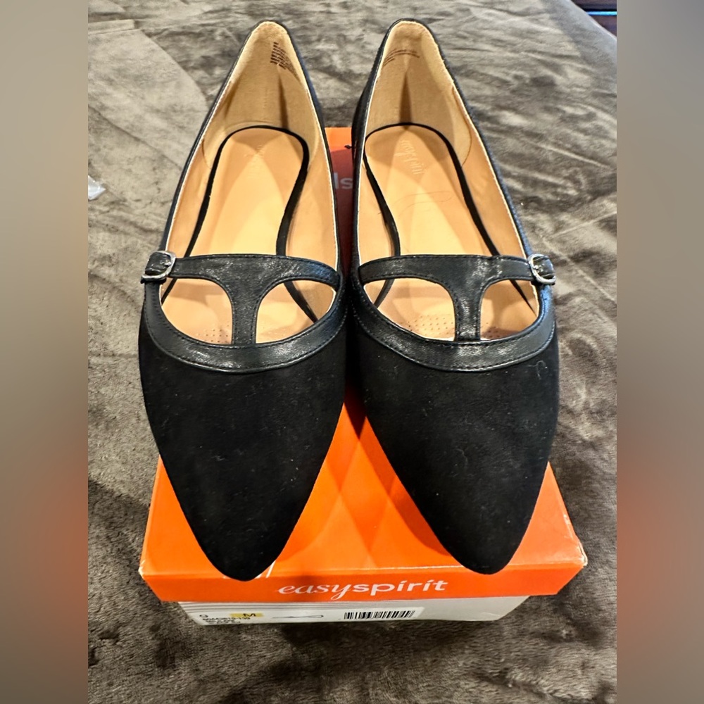 Easy Spirit Black Flats
